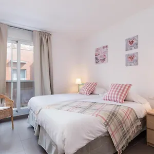 https://apartamentos-cornellalux-2.top-hotels-tarragona.com